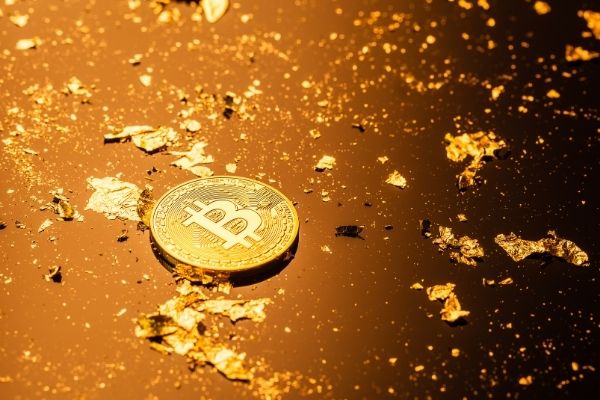 Can Bitcoin & Gold Co-Exist? - SuperCryptoNews